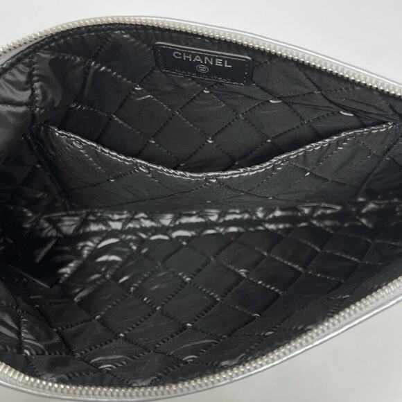 Chanel Spring 2017 Rue Cambon Silver Keyboard Clutch with Robot Charm - Picture 5 of 11